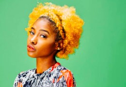 Cheveux Afros : Défrisage et Coloration