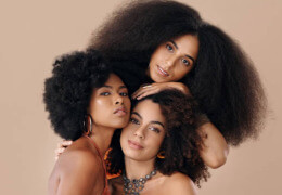 Les erreurs courantes à éviter dans les soins des cheveux afros